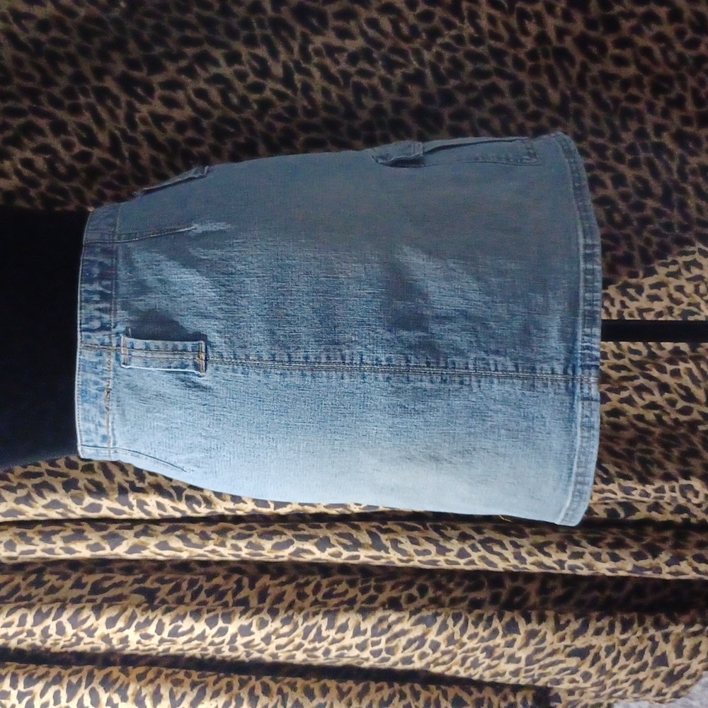 Gently loved NO boundaries Jean skirt.
